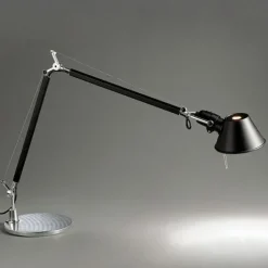 Lampada da tavolo stile Design Tolomeo con base diam.23 Artemide in offerta outlet