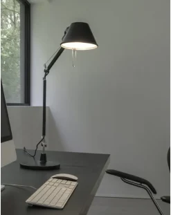Lampada da tavolo stile Design Tolomeo con base diam.23 Artemide in offerta outlet