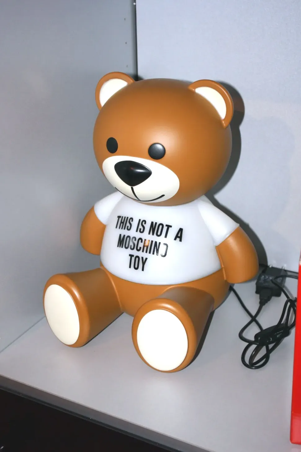 Lampada da tavolo stile Design Toy design moschino by jeremy scott Kartell scontato