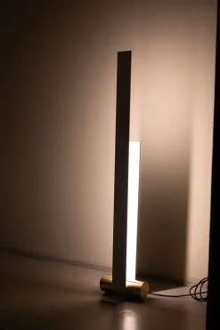 Lampada da terra Artigianale Nastro Nero in offerta