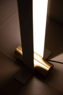 Lampada da terra Artigianale Nastro Nero in offerta