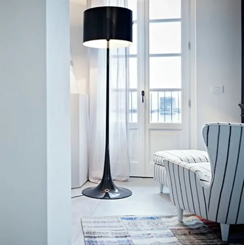 Lampada da terra Flos Spun Light Floor a prezzo Outlet. Massimo stile, massimo risparmio.