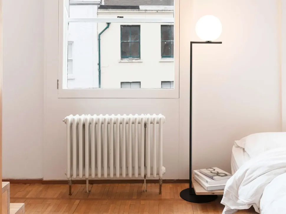 Lampada da terra Ic lights floor 1 Flos a prezzo Outlet