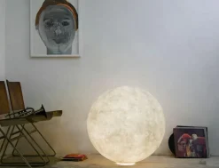 Lampada da terra in altro Moon Collezione esclusiva a prezzo scontato