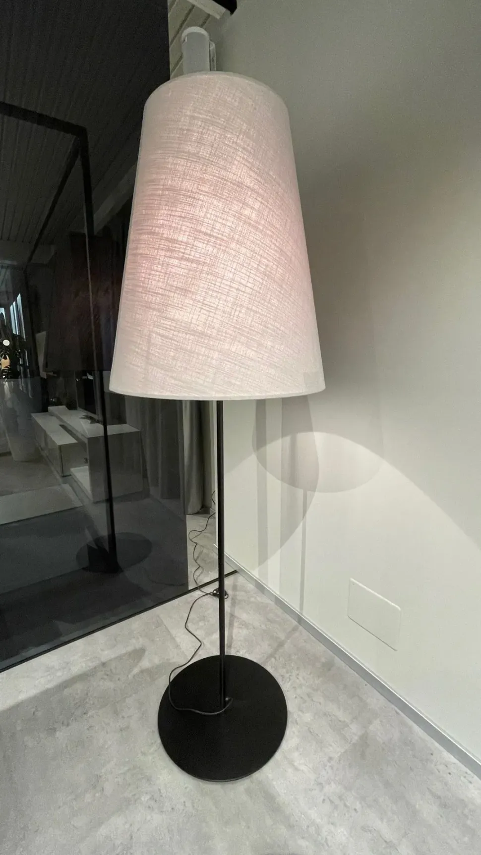 Lampada da terra stile Design Hunt Ditre italia in saldo