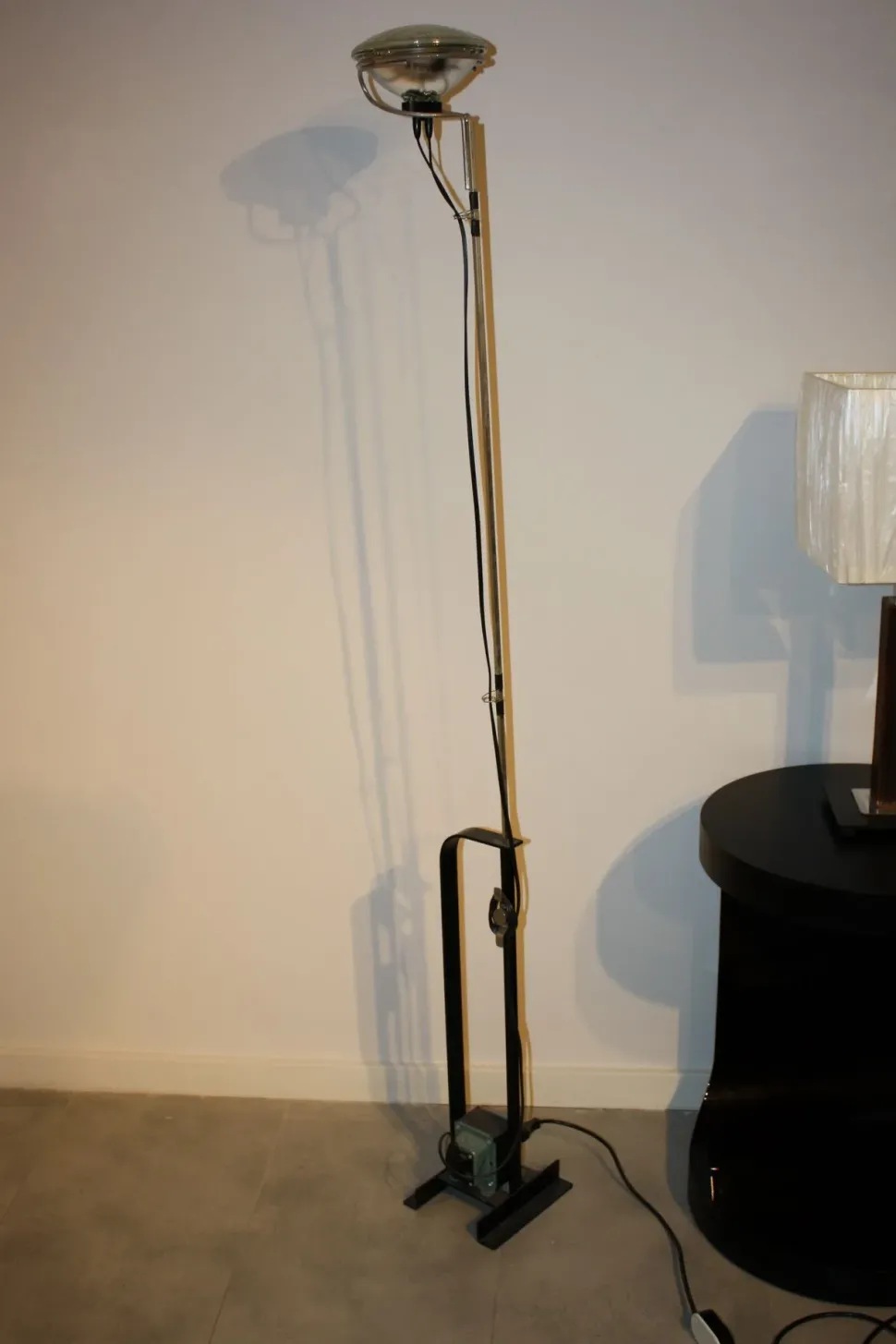 Lampada da terra Toio Flos con un ribasso esclusivo