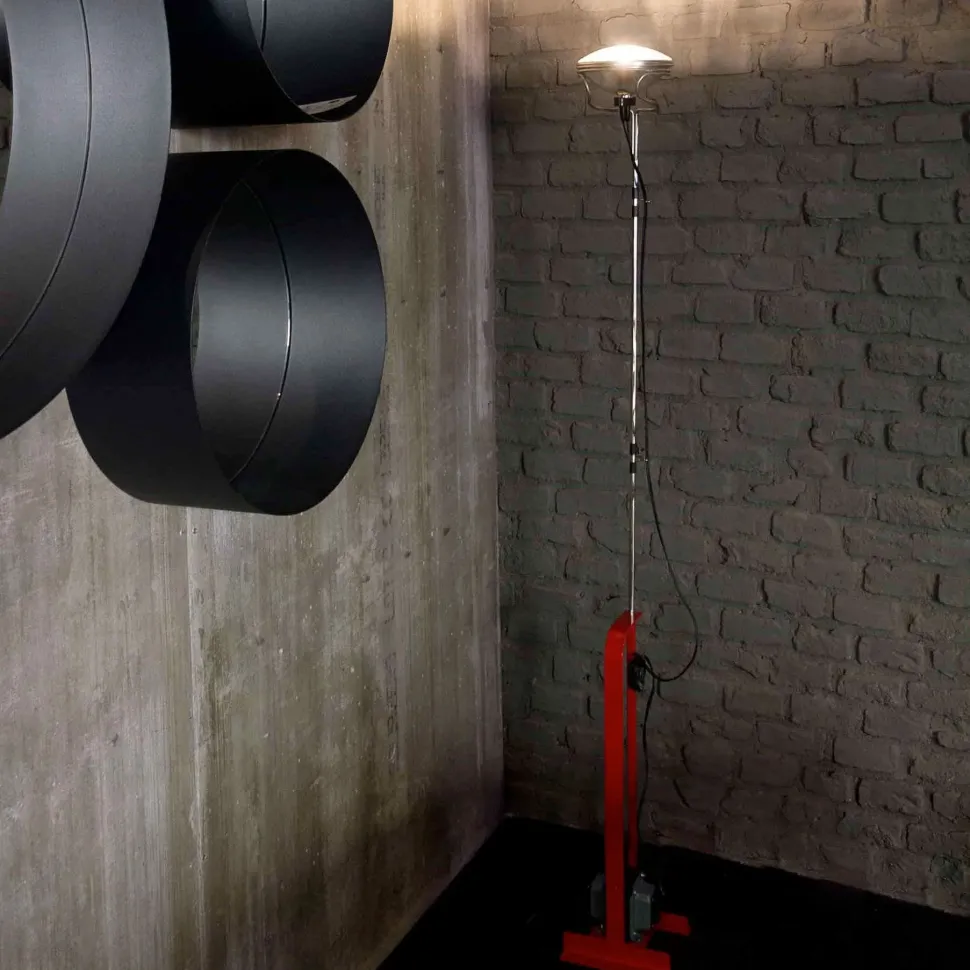 Lampada da terra Toio led Flos in Offerta Outlet