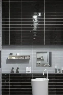 Lavabo in Solid surface modello Body next bicolor avana a marchio Mastella con forte sconto