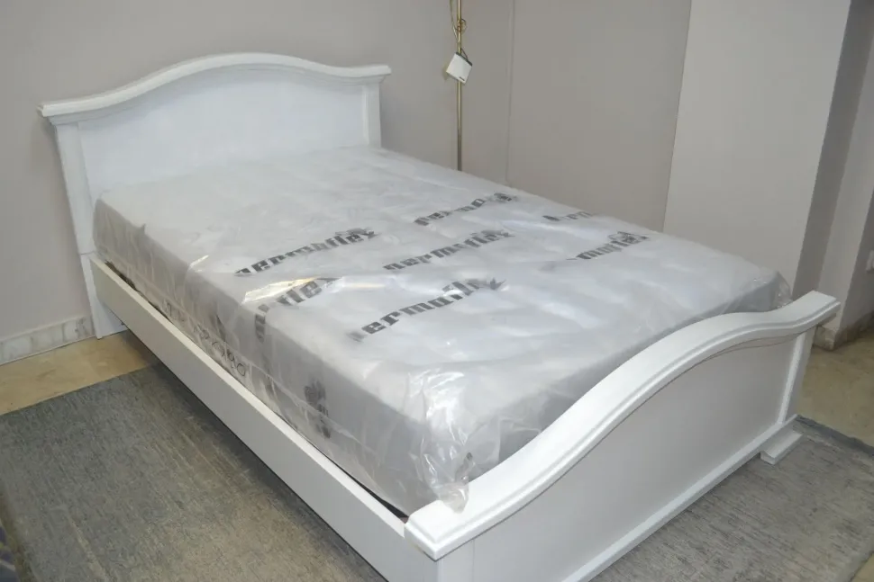 Letto classico con pediera Licia Arcadia by colombini a prezzo ribassato