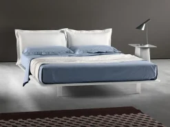 Letto design con gambe Deep Samoa a prezzo ribassato