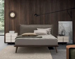 Letto design con gambe Morgan * Dall'agnese a prezzo scontato