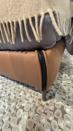 Letto design con gambe Sail Twils a prezzo ribassato