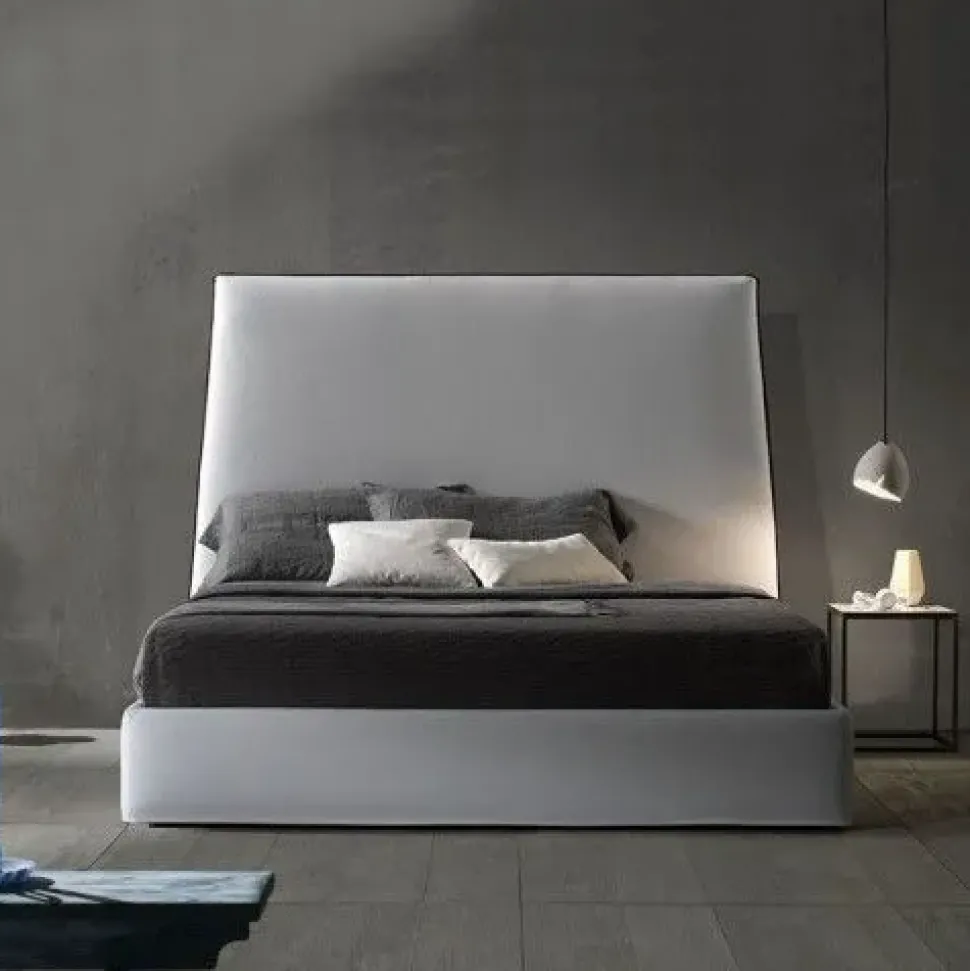 Letto design con gambe Tatami Excò a prezzo scontato