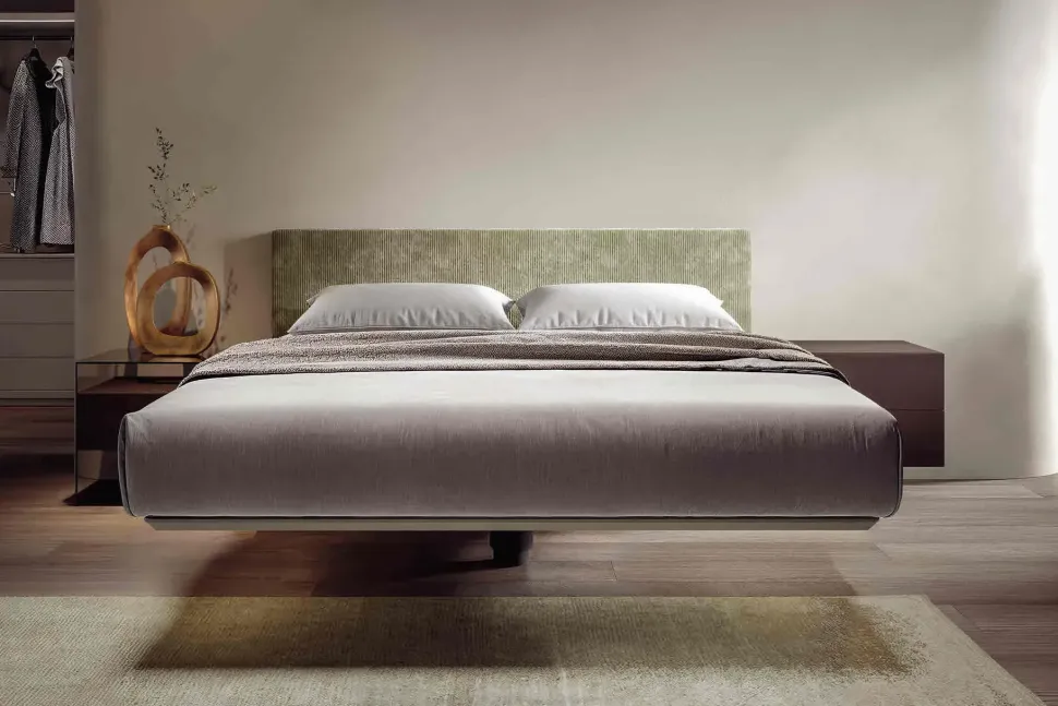 Letto design con giroletto Cloud Veneran a prezzo scontato