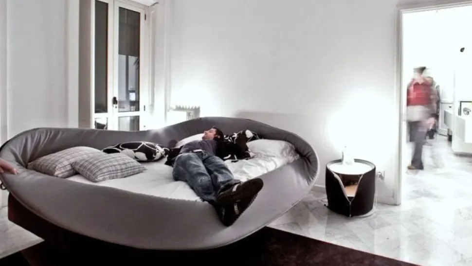 Letto design con giroletto Colletto Lago a prezzo scontato