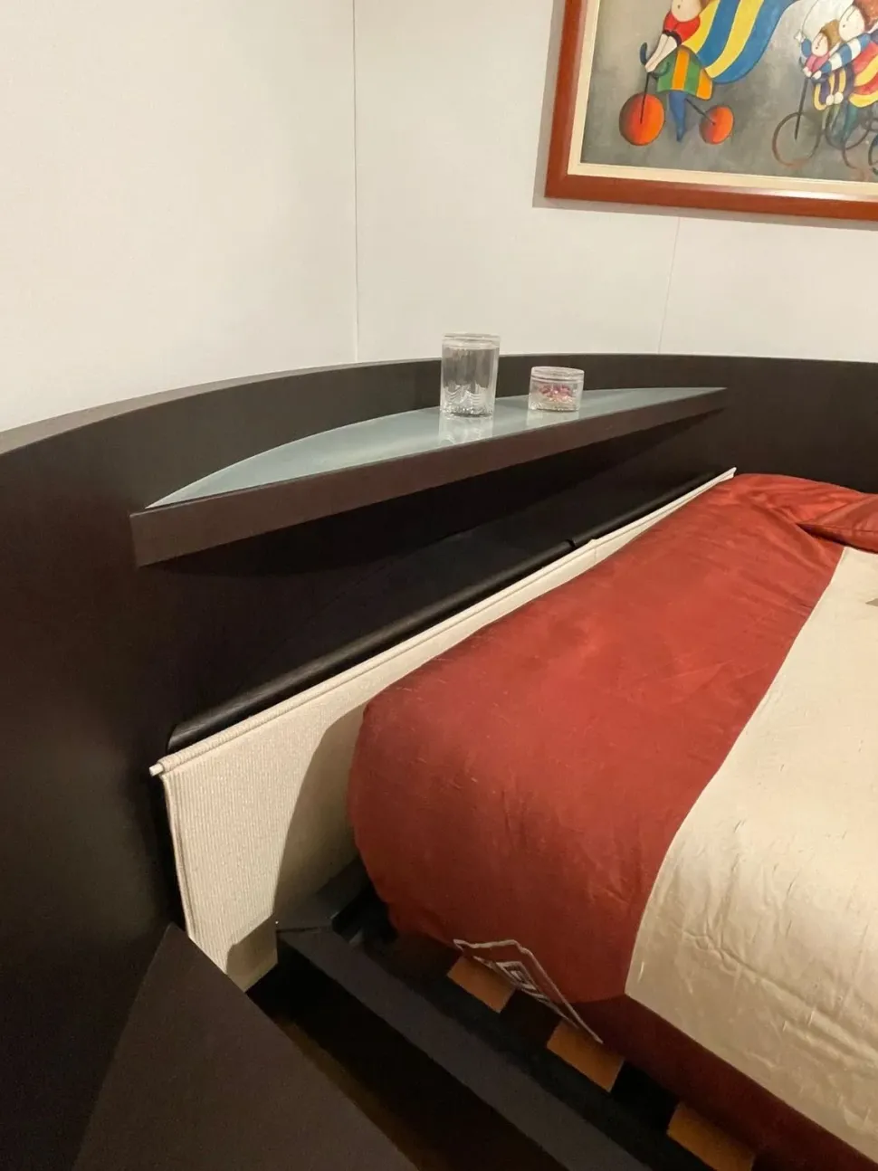 Letto design con giroletto Zenith Fimes a prezzo ribassato