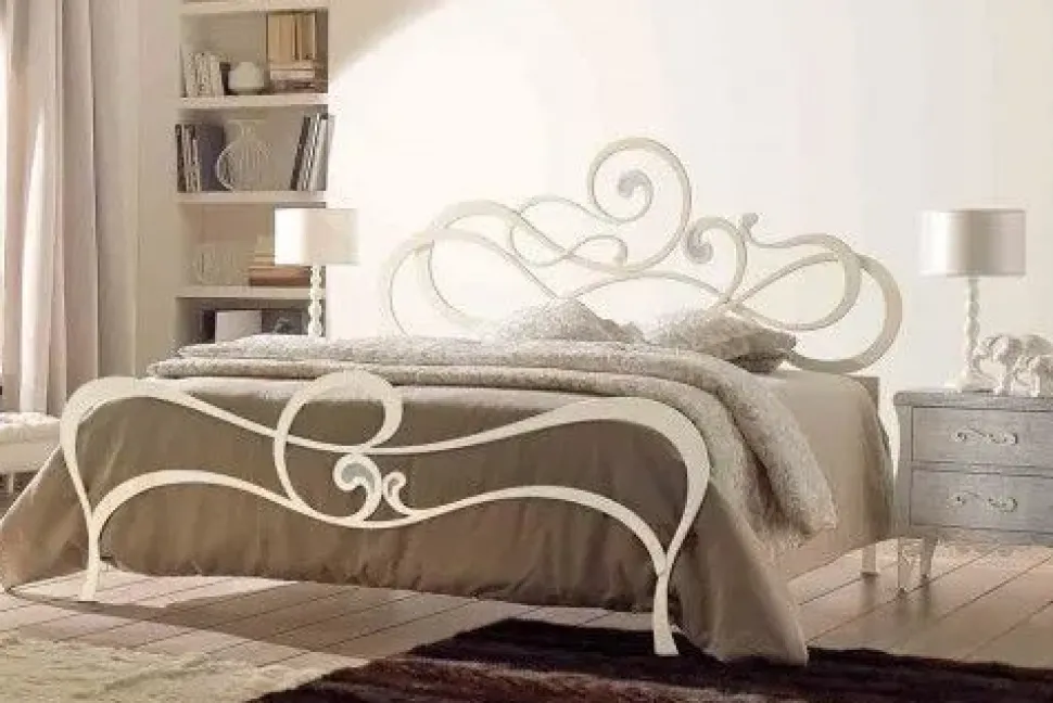 Letto design con giroletto Amanda Vittoria orlandi s.r.l. a prezzo ribassato