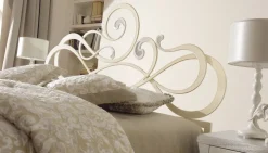 Letto design con giroletto Amanda Vittoria orlandi s.r.l. a prezzo ribassato