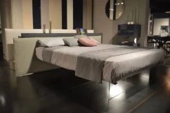 Letto design con piedini Vele_bed Lago a prezzo ribassato