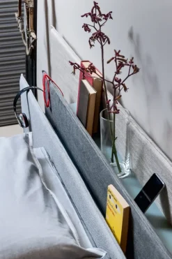 Letto design con piedini Vele_bed Lago a prezzo ribassato