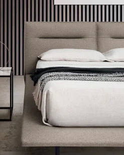 Letto design con piedini Moonlight Felis a prezzo ribassato