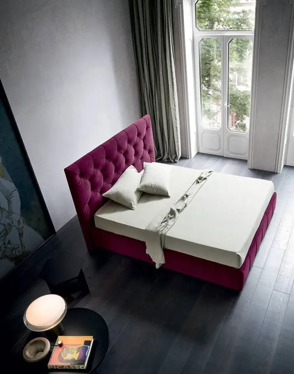 Letto imbottito con contenitore Hamilton Felis a prezzo scontato