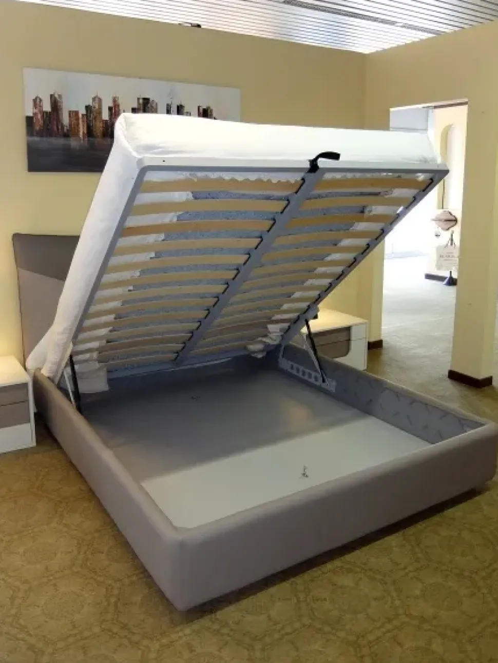 Letto imbottito con contenitore Spring Artigianale a prezzo ribassato