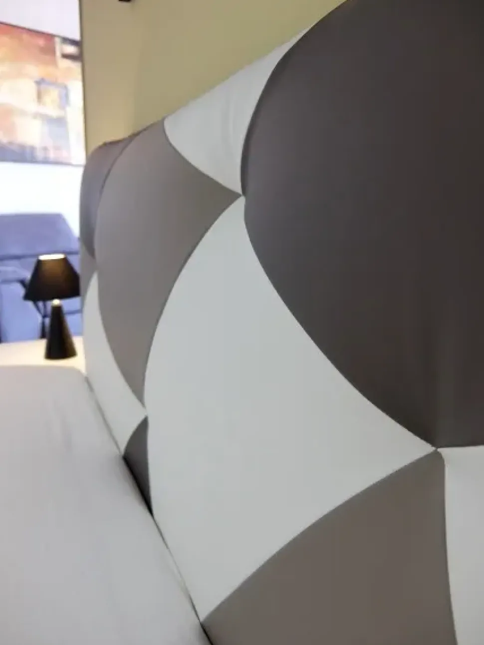 Letto imbottito con contenitore Spring Artigianale a prezzo ribassato