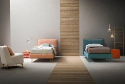Letto imbottito con contenitore Piping Samoa a prezzo ribassato