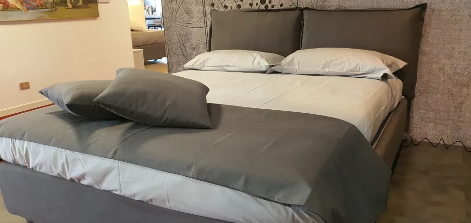 Letto imbottito con contenitore So pop motorizzato Noctis a prezzo ribassato