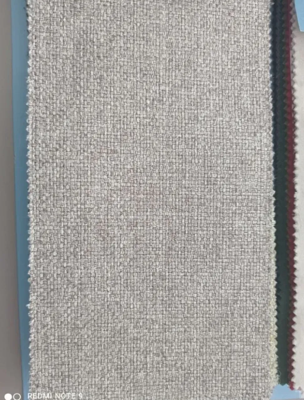 Letto imbottito con contenitore So pop motorizzato Noctis a prezzo ribassato