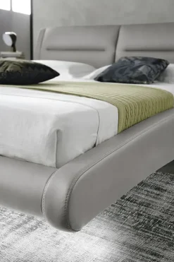 Letto imbottito con gambe Stromboli Target point a prezzo ribassato