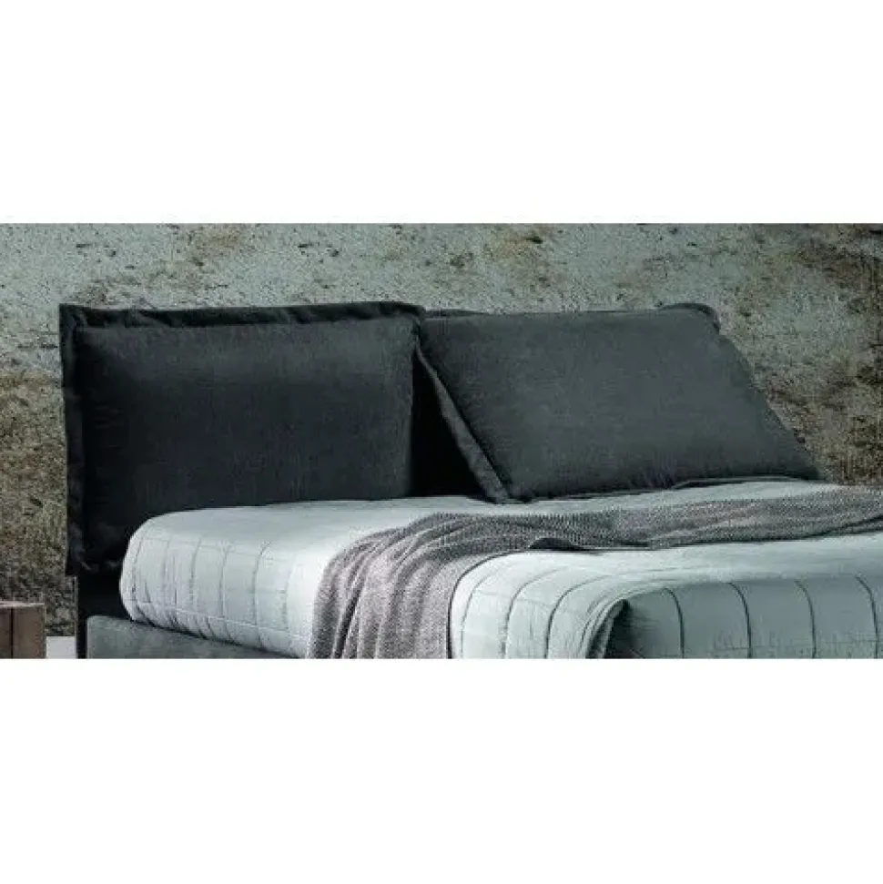 Letto imbottito con gambe Break Excò a prezzo ribassato