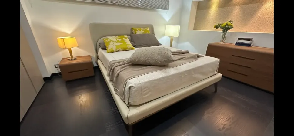 Letto imbottito con gambe Ulisse La falegnami a prezzo ribassato