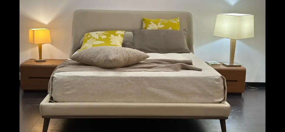 Letto imbottito con gambe Ulisse La falegnami a prezzo ribassato