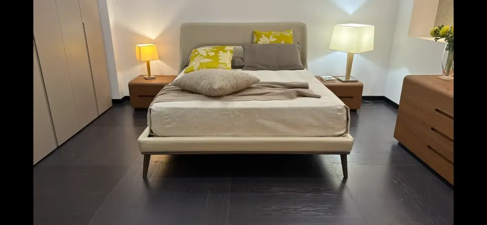 Letto imbottito con gambe Ulisse La falegnami a prezzo ribassato