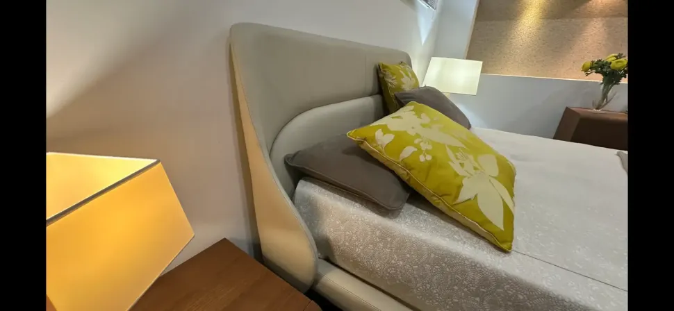 Letto imbottito con gambe Ulisse La falegnami a prezzo ribassato