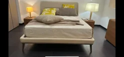 Letto imbottito con gambe Ulisse La falegnami a prezzo ribassato