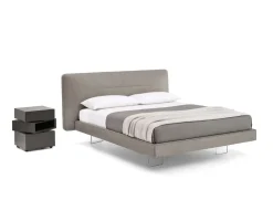 Letto imbottito con gambe Gaston plano Sangiacomo a prezzo ribassato
