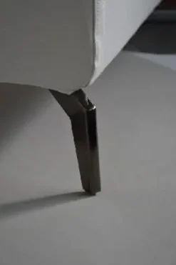 Letto imbottito con gambe Pegaso Salvetti a prezzo ribassato