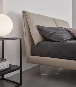 Letto imbottito con gambe Mtre letto in pelle Artigianale a prezzo scontato