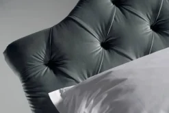 Letto imbottito con giroletto Queen Samoa a prezzo scontato