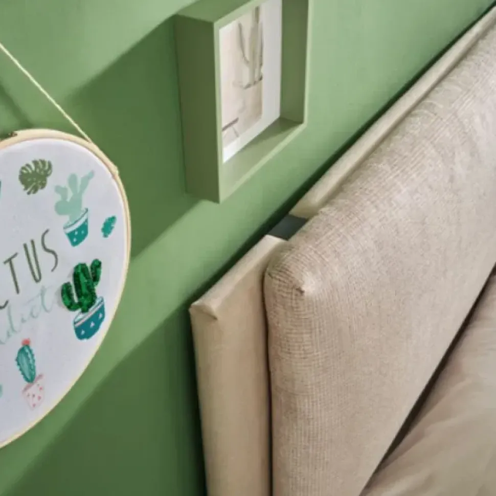 Letto imbottito con giroletto Letto plane pillow Moretti compact a prezzo ribassato