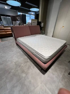 Letto imbottito con giroletto Filicudi Altrenotti a prezzo scontato