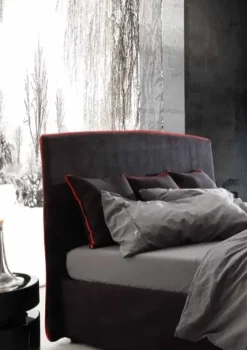 Letto imbottito con giroletto Selene king size  Artigianale a prezzo scontato