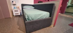 Letto imbottito con giroletto Bravo Moretti compact camerette a prezzo scontato
