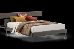 Letto imbottito con giroletto Denver V&nice a prezzo scontato