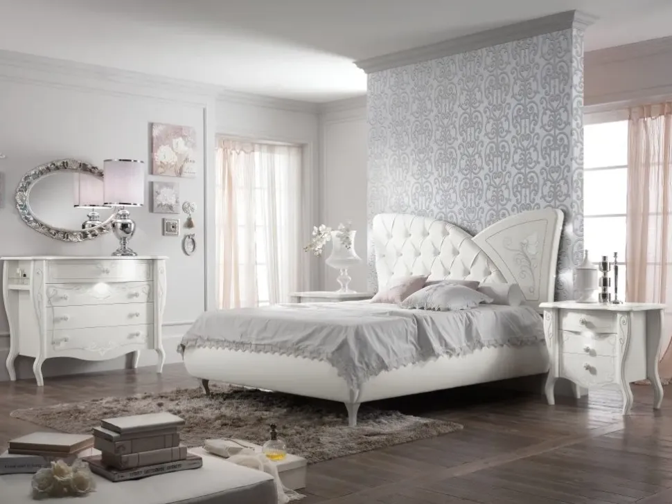 Letto imbottito con giroletto Letto cristallo Artigianale a prezzo ribassato