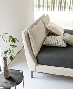 Letto imbottito con piedini Attico Twils a prezzo scontato