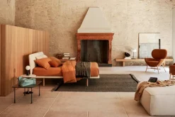 Letto imbottito con piedini Filo Pianca a prezzo ribassato